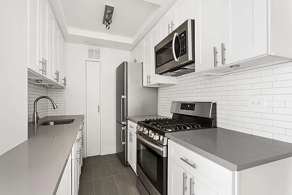 Sold by Compass | media 1