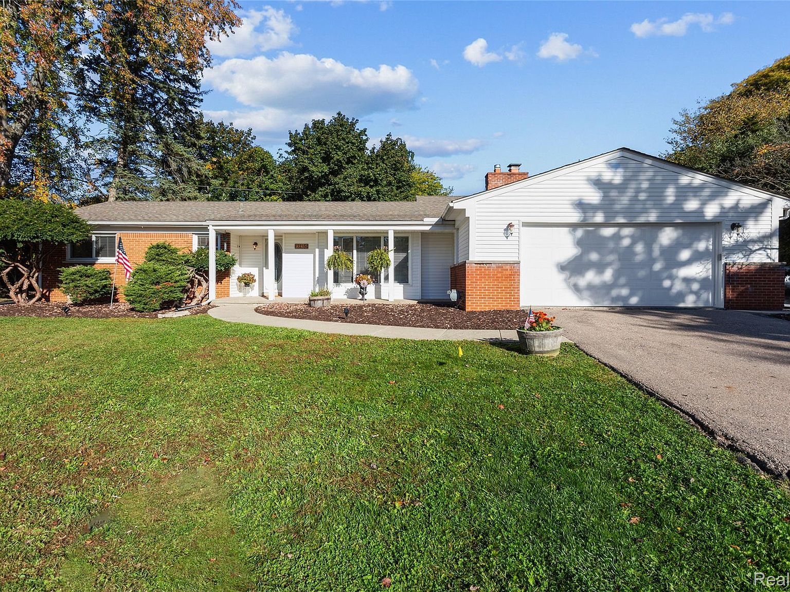 32350 Craftsbury Ct, Farmington Hills, MI 48334