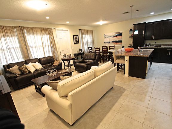 5th image of 2949 Saint Thomas Dr