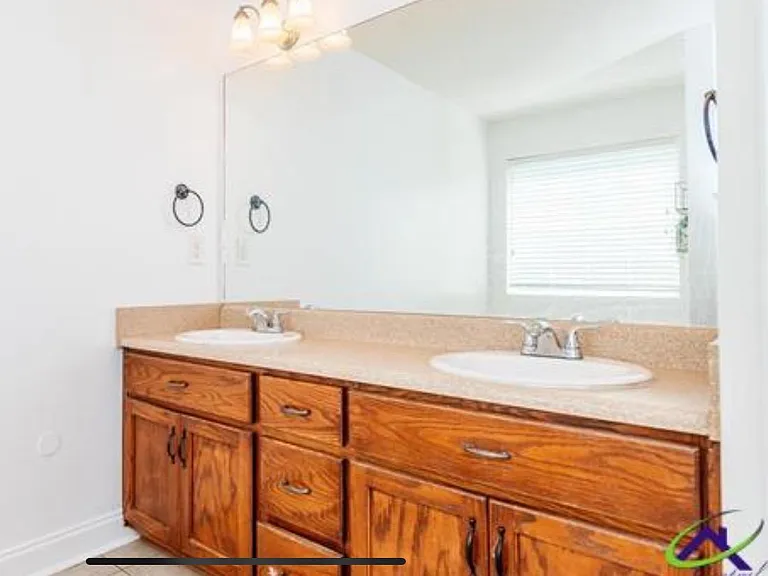 104 Manorwood Ln — Photo 7