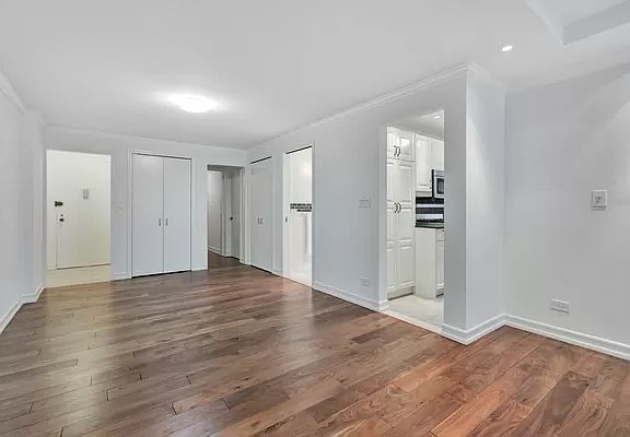 4th image of 70 E 10th St APT 3L