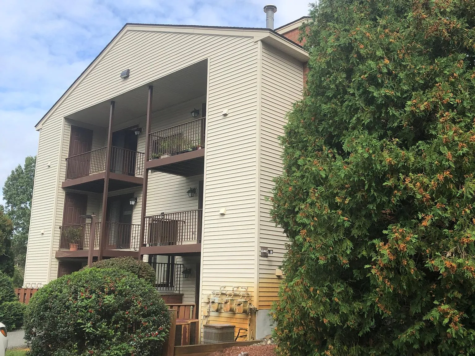 189 Littleton Rd — Photo 4