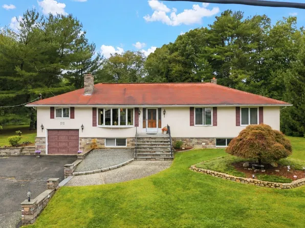15 Madison Ct, Westport, MA 02790