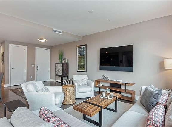 4th image of 222 West Ave Unit 1009