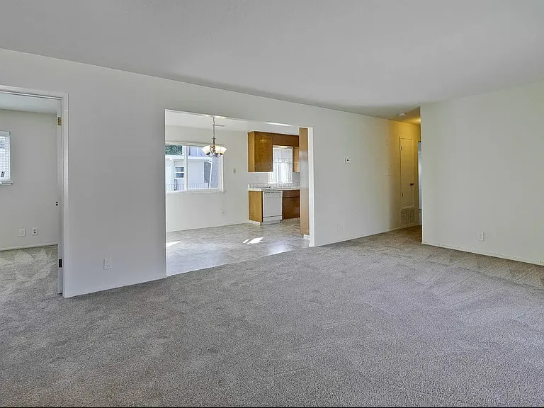 301 College Ave — Photo 3