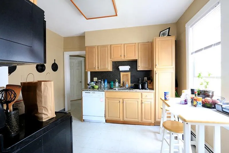 138 W Adams St #2