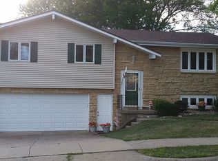 2249 S Way Dr, Dubuque, IA 52002