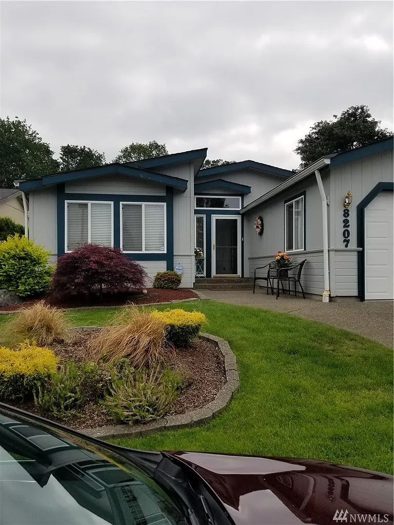 8207 20th Ln SE photo 1