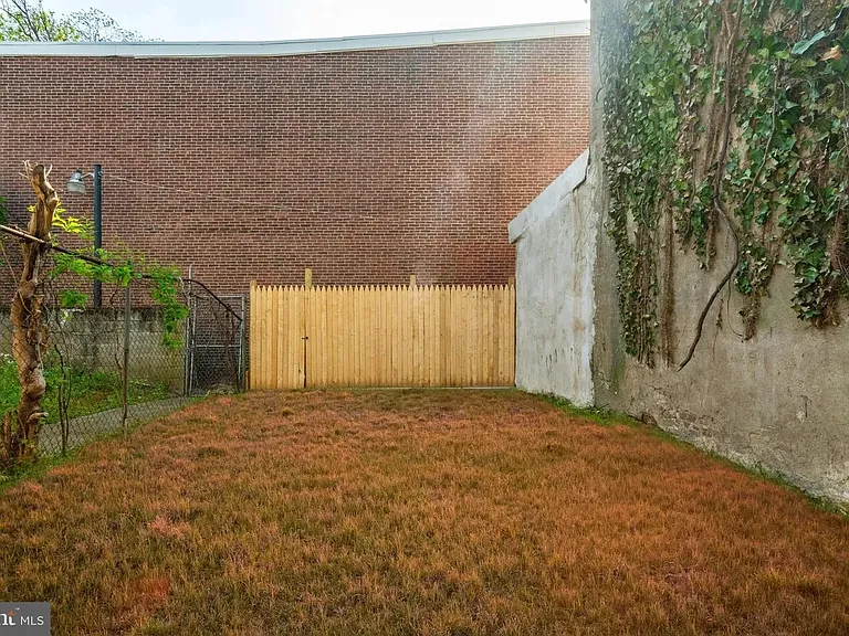 703 N 43rd St #1 — Photo 22