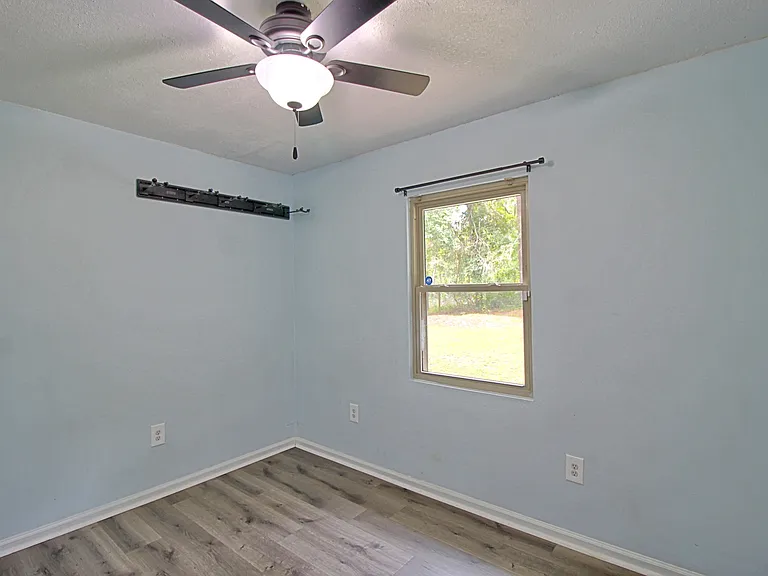 1062 Kelly Dr — Photo 11