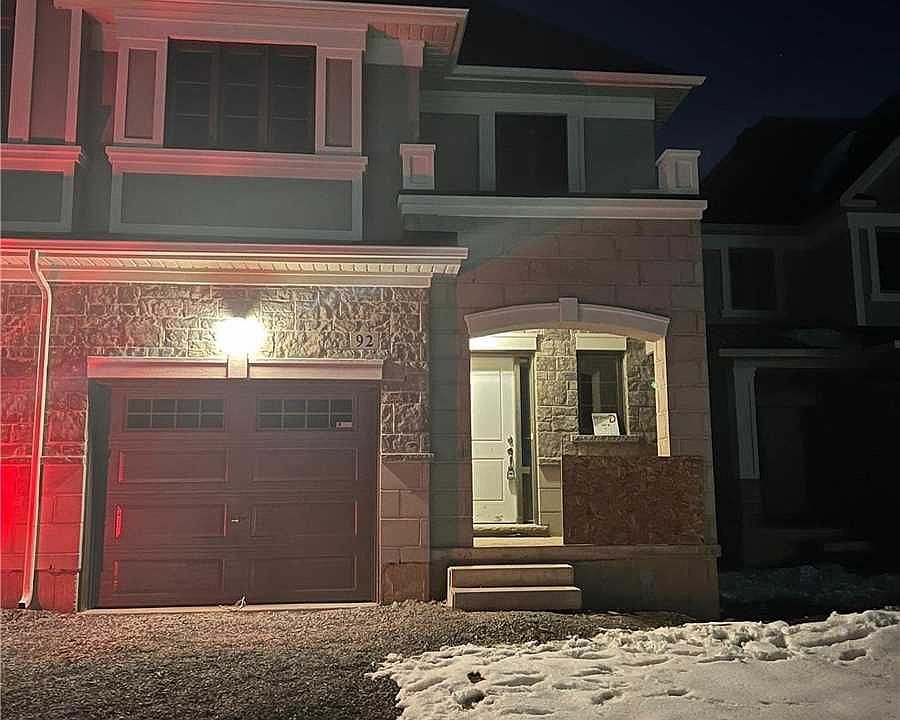 2nd image of 92 Aquasanta Cres