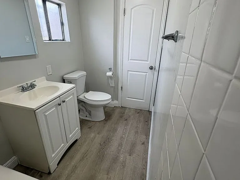 943 E 108th St #5 — Photo 5
