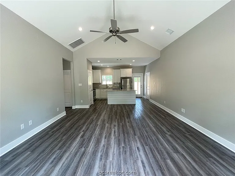 6475 FM 244 — Photo 13