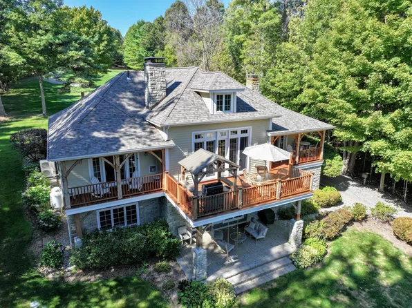 882 Point Rd, Willsboro, NY 12996