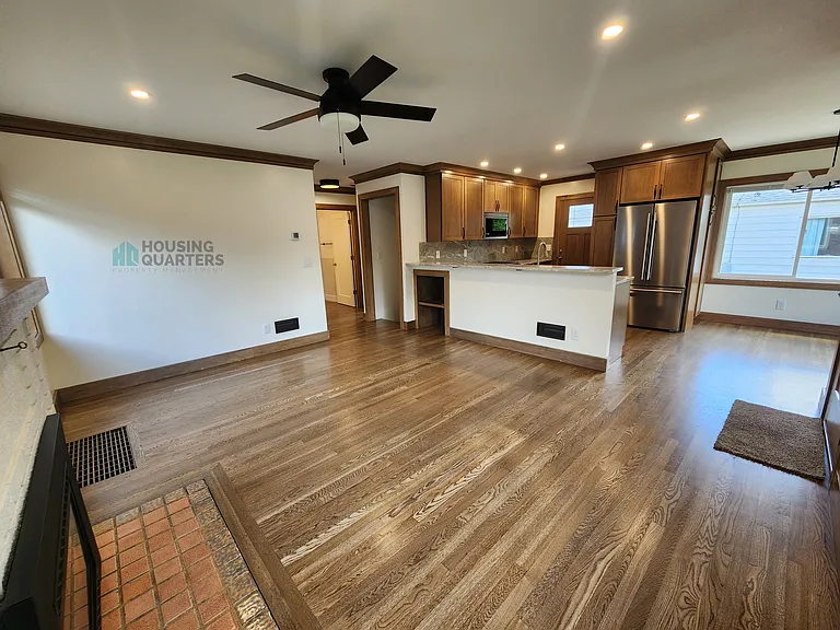 107 W Waverly Pl — Photo 7