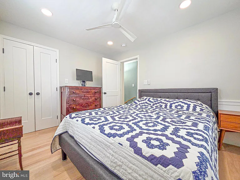 302 E Custis Ave #A — Photo 19