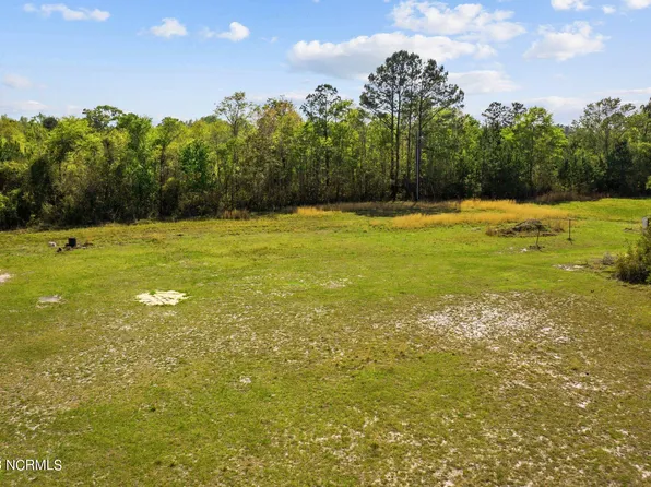 2304 Smithtown Road SE, Bolivia, NC 28422