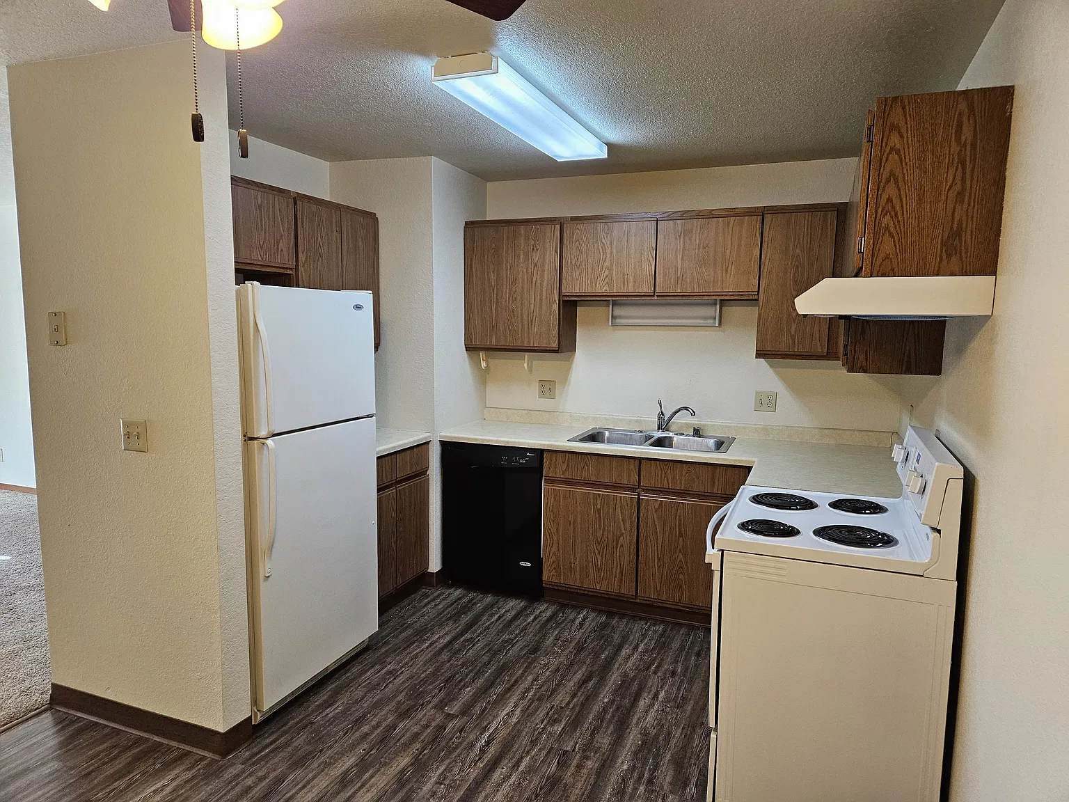 2 bed, 900 sqft, $925 — Photo 4