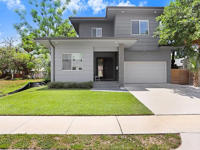 1326 W Fig St — Photo 5