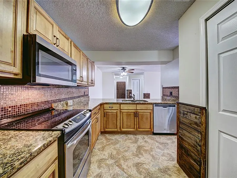 646 Kenwick Cir — Photo 8