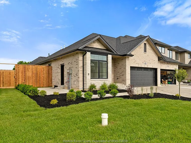 715 Elliot Point Rd #A — Photo 2