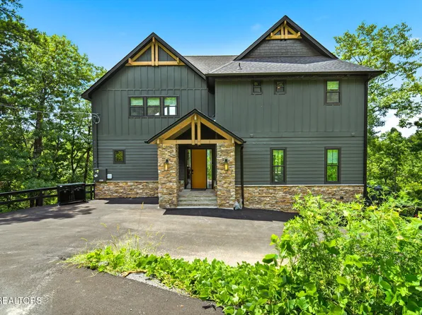 1813 Red Bone Way, Sevierville, TN 37876