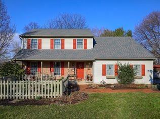 37 Edgewood Dr, Lititz, PA 17543