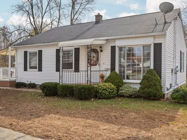 1709 Center St, Carleton, MI 48117