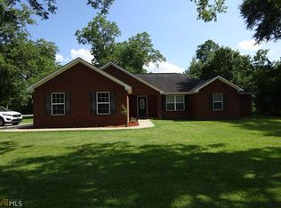 402 W Liberty St, Claxton, GA 30417