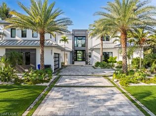 2201 S Shad Ct, Naples, FL 34102