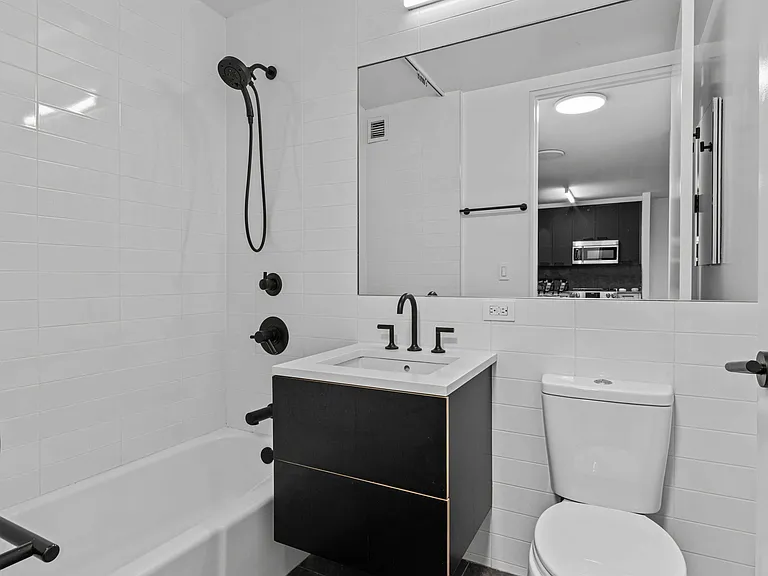 250 E Houston St #11L — Photo 6