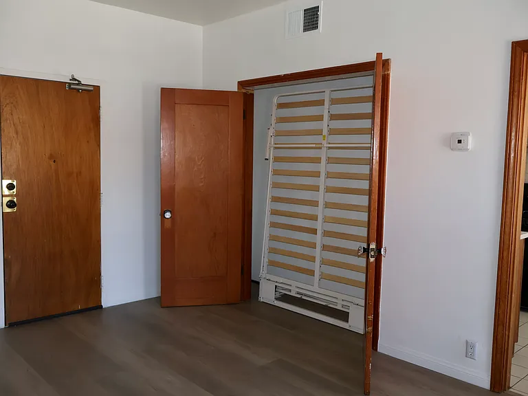 Burnside Apartments — Photo 6