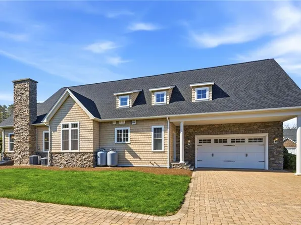 2 A Spy Glass Cir, Hope Valley, RI 02832