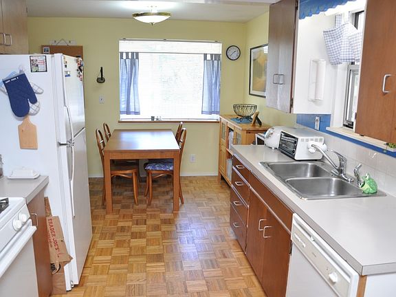 5th image of 6222 204th St SW