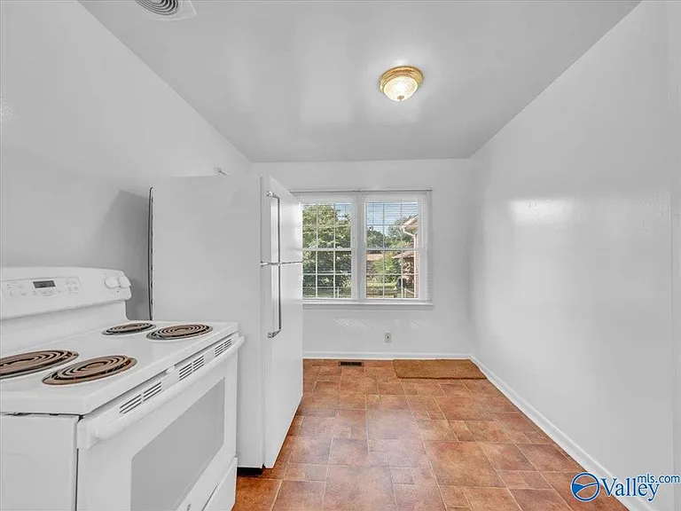 422 Karter St NW — Photo 11