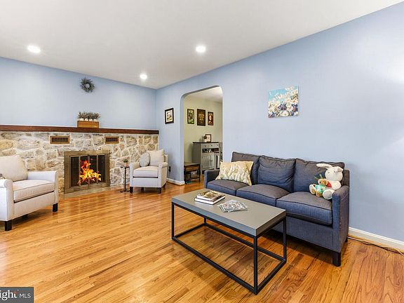 5th image of 656 E Greenman Rd