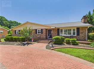 2554 Greenwich Rd, Winston Salem, NC 27104