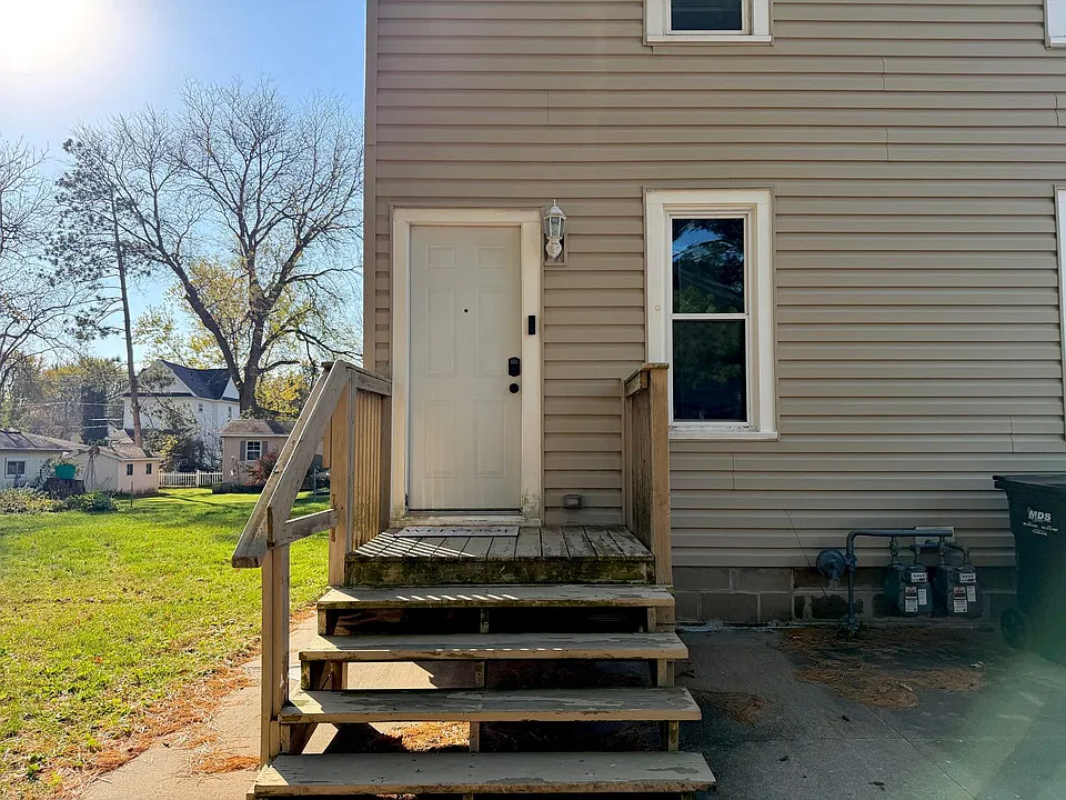 111 N Black River St