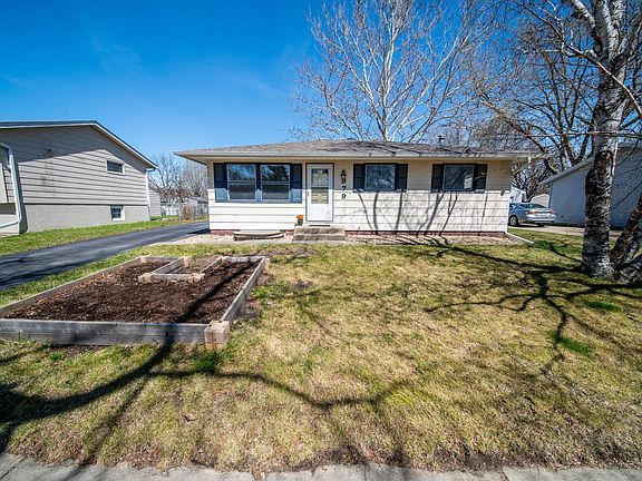 3rd image of 979 18th St SE