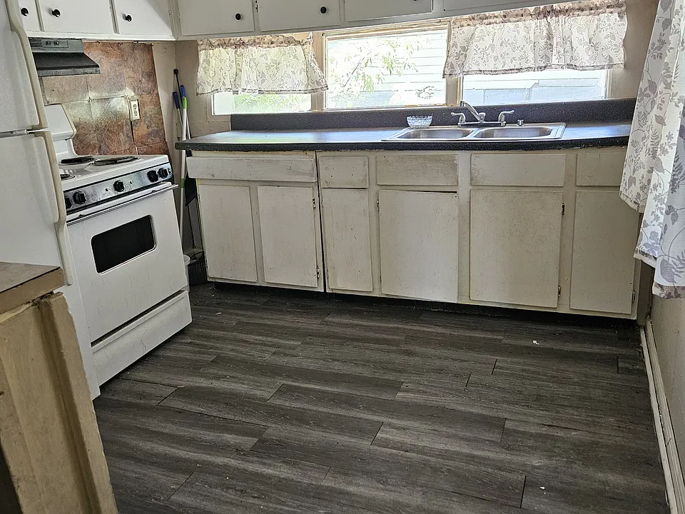 99 S Lake Dr