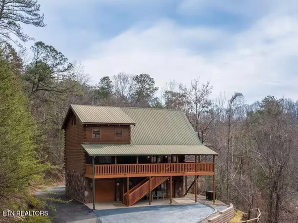 817 Boone Acres Ln, Pigeon Forge, TN 37863