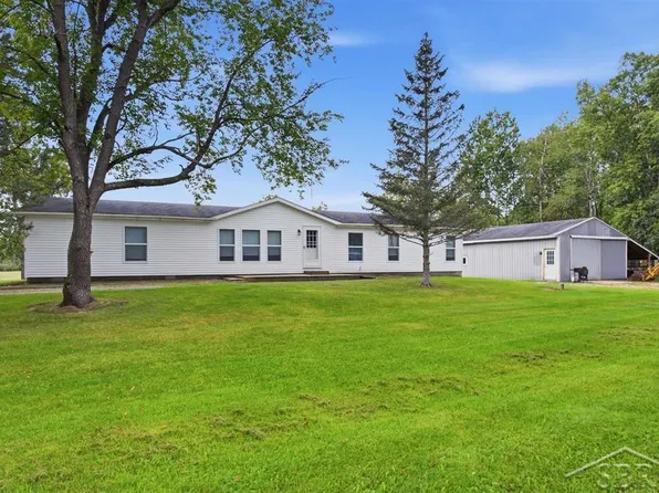 4849 N Skenes Rd, Sanford, MI 48657