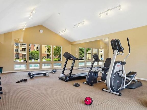 5th image of 108 Glengarry Dr APT 304