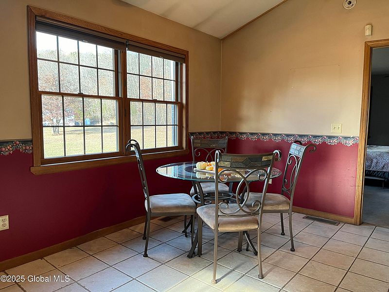 5th image of 933 Chamberlain Mills Road