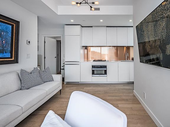 3rd image of 1480 Howe St #3307