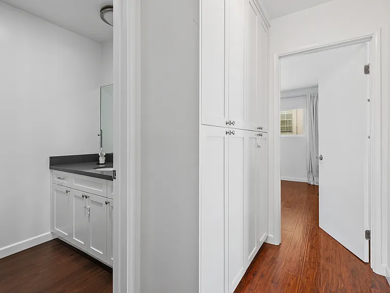11836 Mayfield Ave #9 — Photo 19