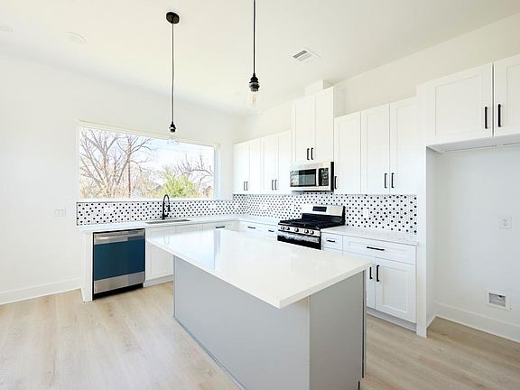 3rd image of 3213 Reeves Rd