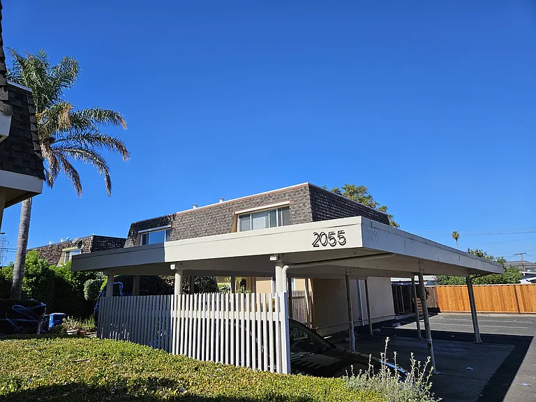 2055 Aldengate Way #4 — Photo 22