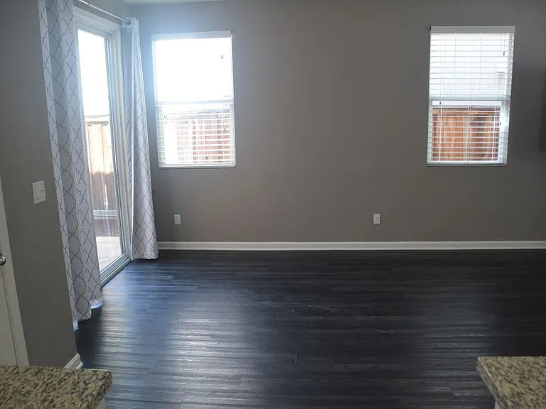 321 Macarthur Way — Photo 8