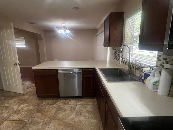 4th image of 2913 Mojave Oak Dr